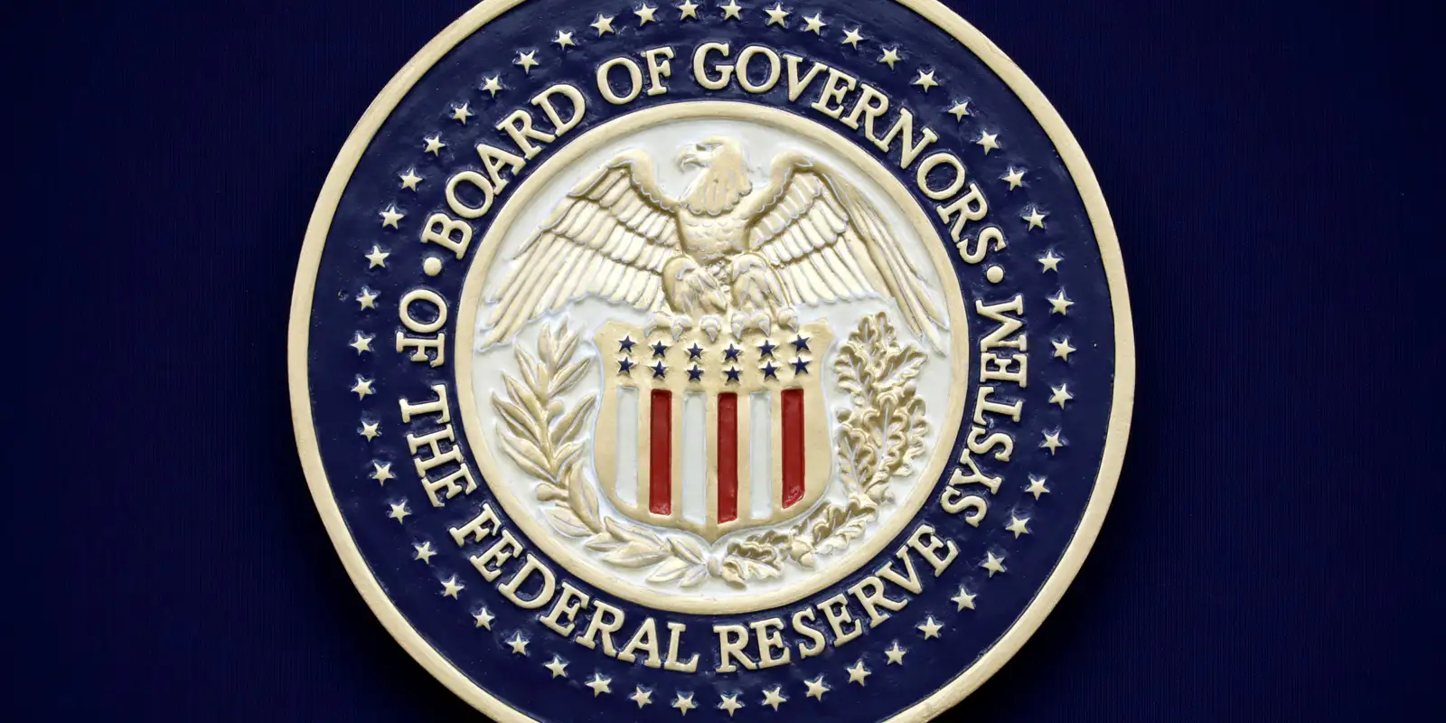 Trump usa acusação criminal como chantagem para reduzir juros, diz FED