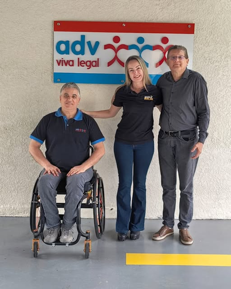 Vereador Pastor Luiz Carlos visita ADV com representante do deputado Danilo Balas