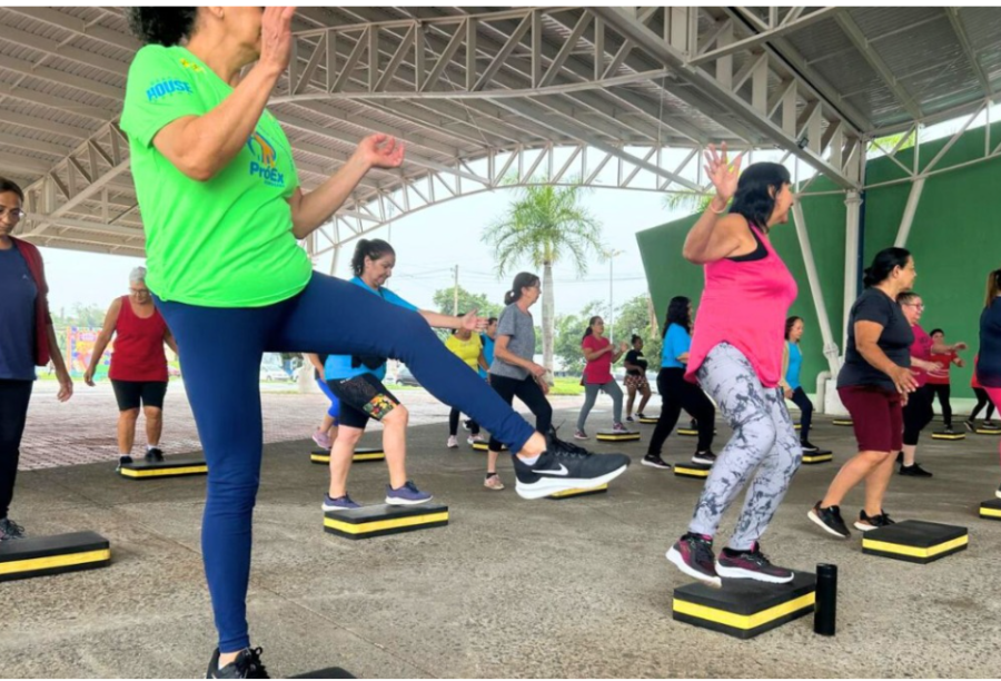 Evento 100% Ginástica reúne mais de 100 participantes na praça Lecy de Campos