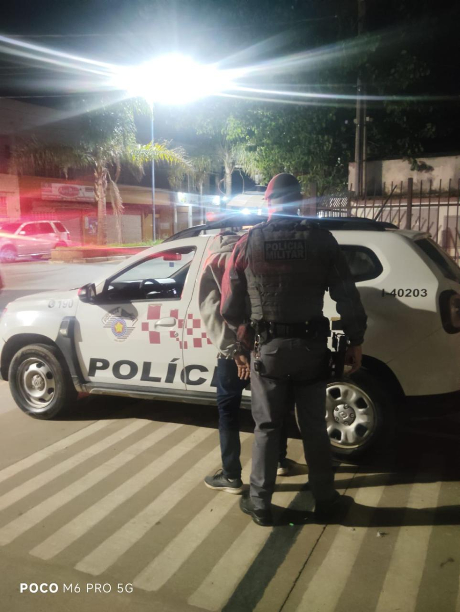 PM CAPTURA PROCURADO DA JUSTIÇA NO BAIRRO RESIDENCIAL EUROPA