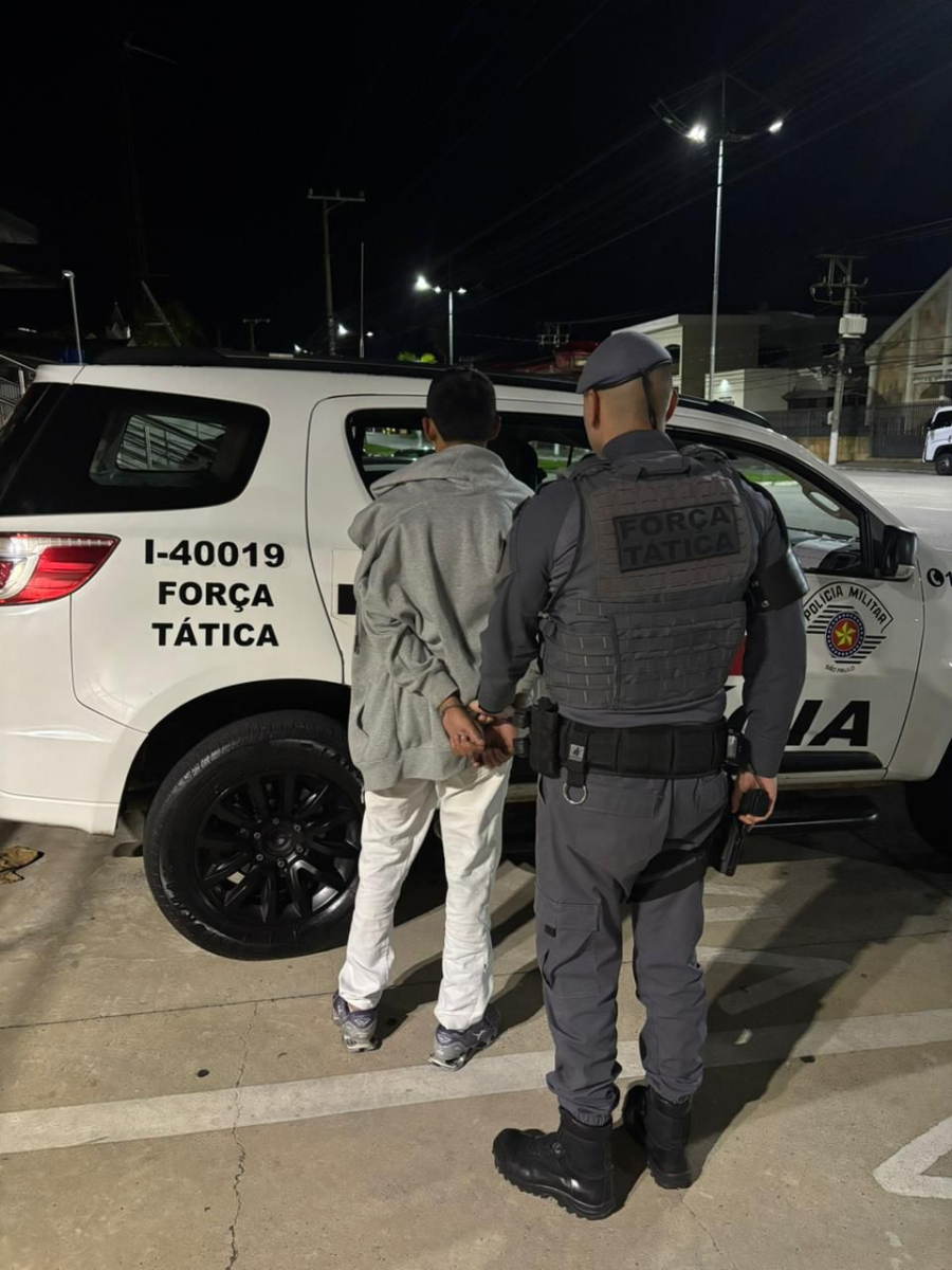 PM APREENDE MENOR POR RECEPTAÇÃO E VEÍCULO FURTADO NO JD. MORUMBI