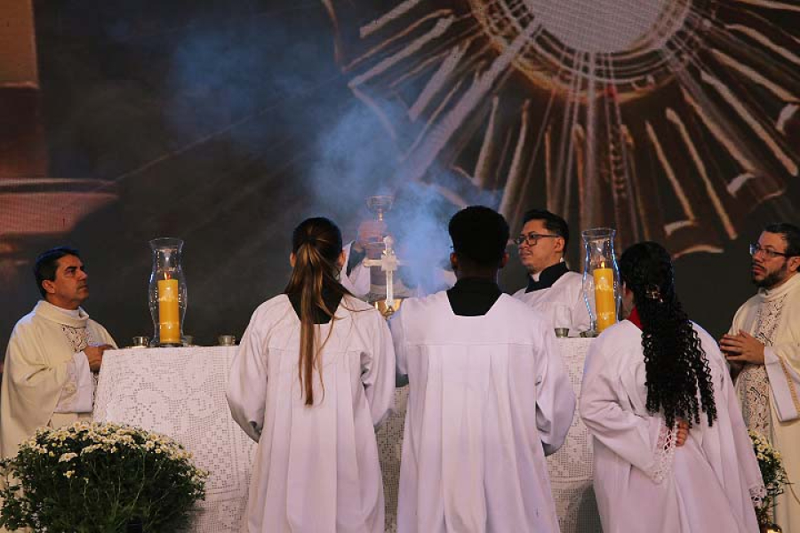 🤍 *CORPUS CHRISTI* 🤍 Manhã de fé no recinto da Festa Junina